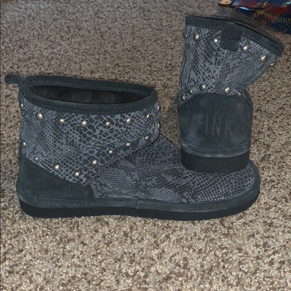 Victoria’s Secret Pink fuzzy boots